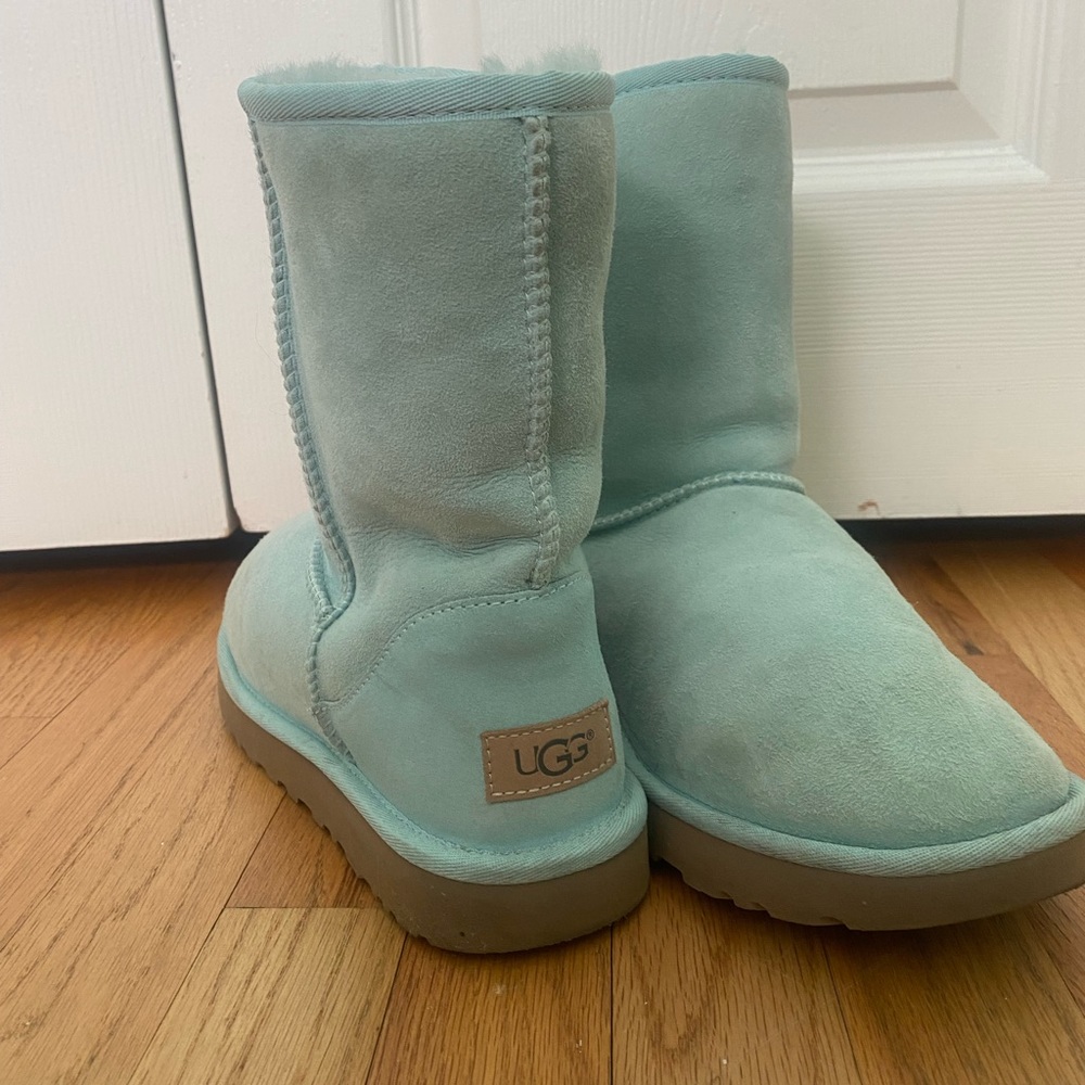 Uggs short mint green boots size8